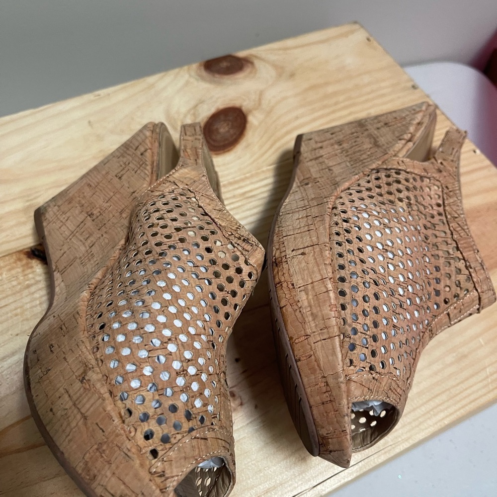 Stylish Tan Wedge Sandals